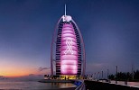 فندق برج العرب جميرا يزدان باللون الوردي في شهر  التوعية بسرطان الثدي