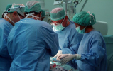 نجح فريق طبي بمستشفى الإمام عبدالرحمن الفيصل بالرياض من استئصال ورم كبير لمريضة بواسطة الجراحة بالمنظار التي تعد من الجراحات النادرة .