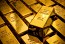 أسعار الذهب تتراجع عالمياً لأدنى مستوياتها خلال أكثر من 3 أسابيع
